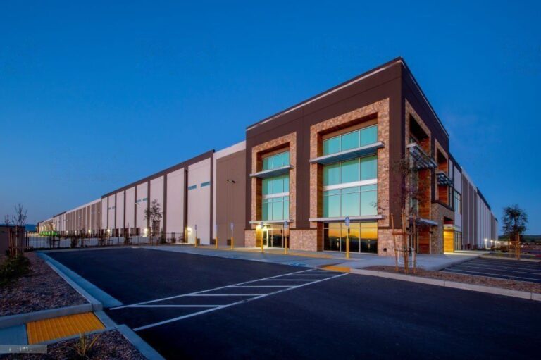 Article image for What To Include in Your Commercial Real Estate Marketing Package To Attract Clients blog post